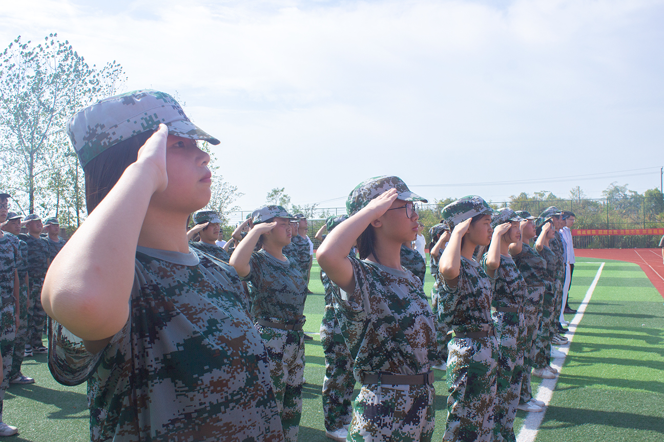 結(jié)訓(xùn)千帆競 振寧秋點(diǎn)兵 | 振寧技工學(xué)校舉行軍訓(xùn)閉幕式(圖7)