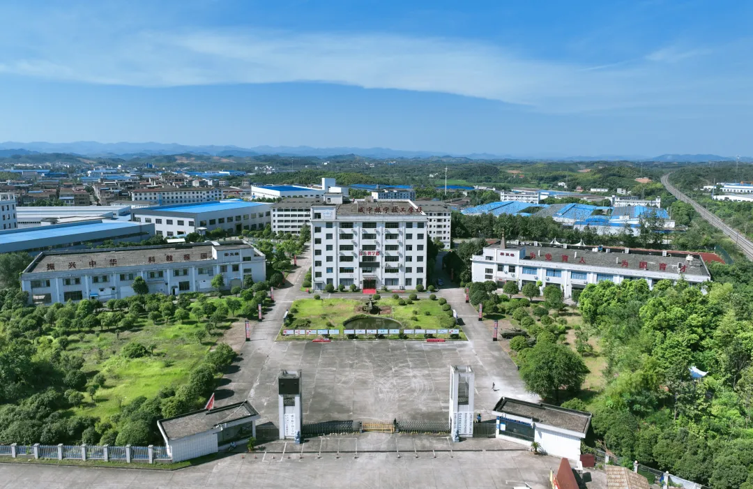 深化校地共建——市婦聯(lián)領(lǐng)導(dǎo)赴咸寧振寧技工學(xué)院開展工作交流(圖2)