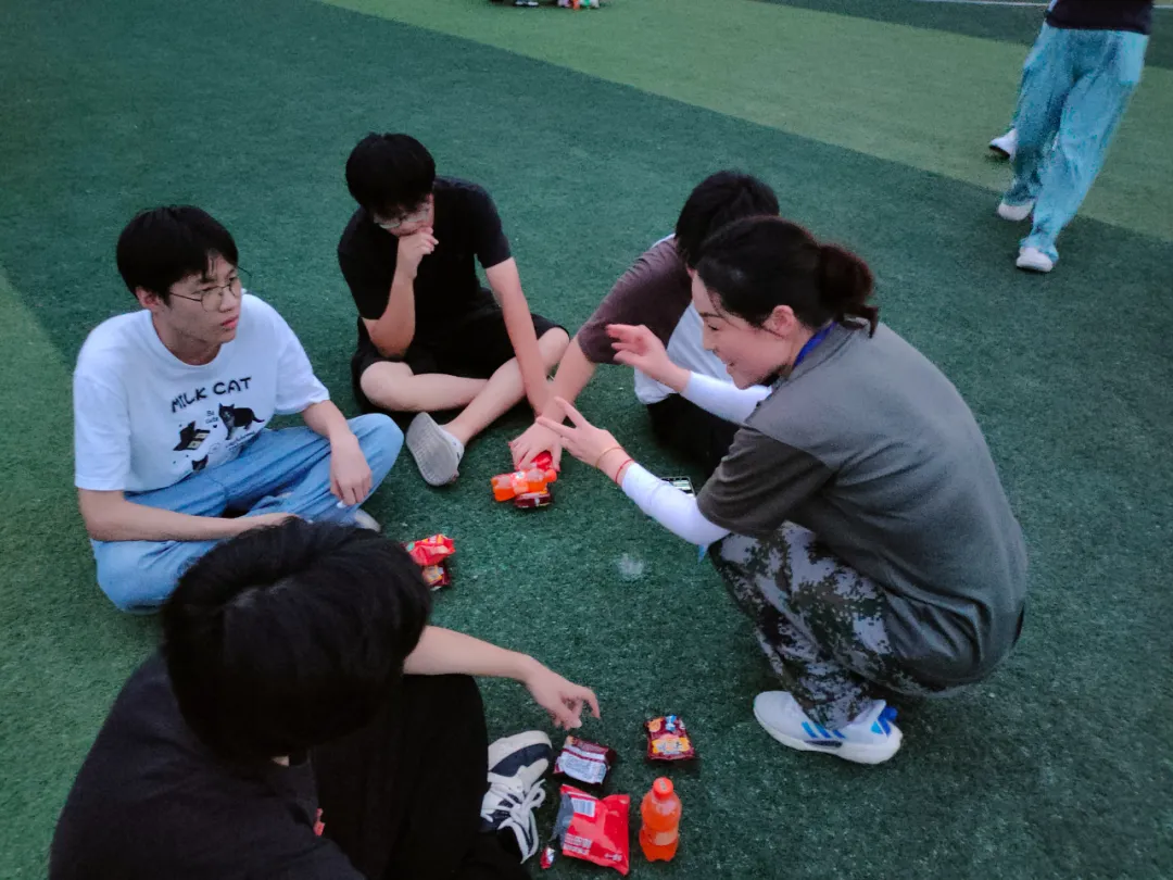 秋風(fēng)送爽，丹桂飄香——咸寧振寧技工學(xué)校全體師生歡聚一堂，參加慶祝教師節(jié)暨迎中秋感恩的心主題活動(dòng)。(圖3)