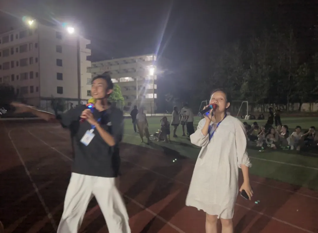 秋風(fēng)送爽，丹桂飄香——咸寧振寧技工學(xué)校全體師生歡聚一堂，參加慶祝教師節(jié)暨迎中秋感恩的心主題活動(dòng)。(圖12)