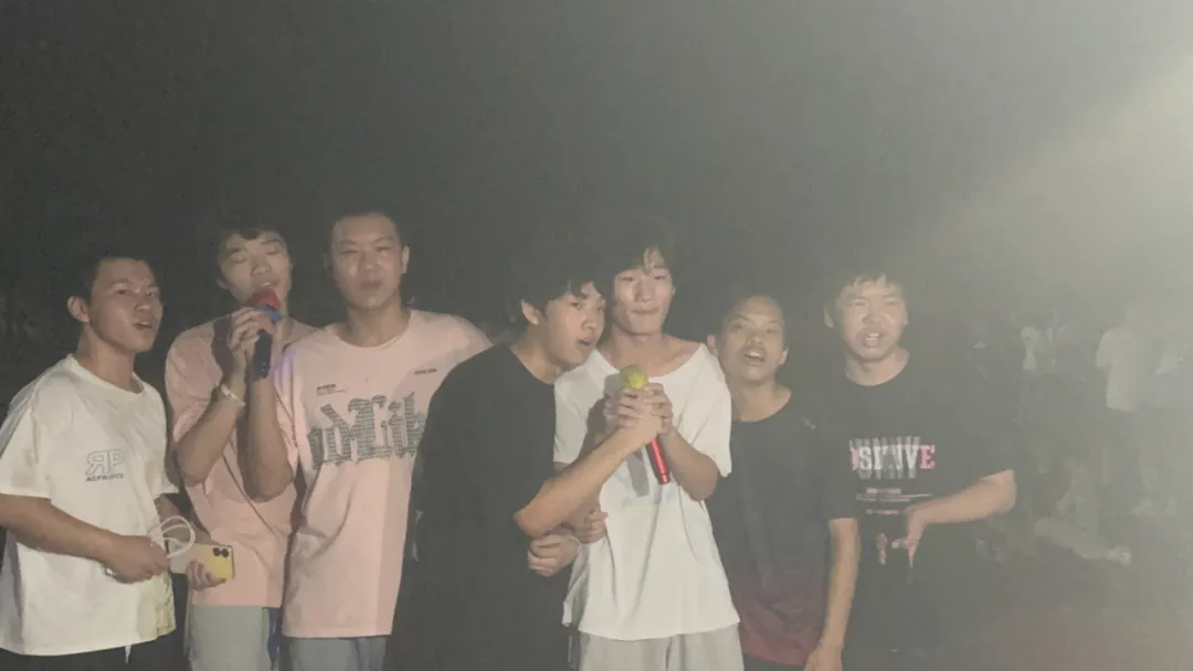 秋風(fēng)送爽，丹桂飄香——咸寧振寧技工學(xué)校全體師生歡聚一堂，參加慶祝教師節(jié)暨迎中秋感恩的心主題活動(dòng)。(圖15)