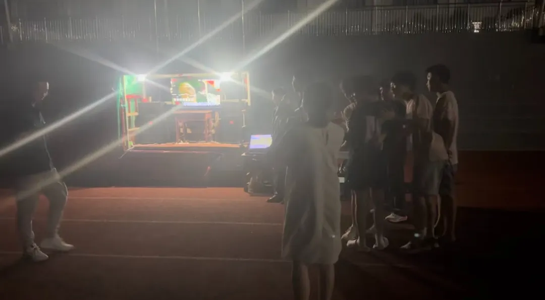 秋風(fēng)送爽，丹桂飄香——咸寧振寧技工學(xué)校全體師生歡聚一堂，參加慶祝教師節(jié)暨迎中秋感恩的心主題活動(dòng)。(圖19)