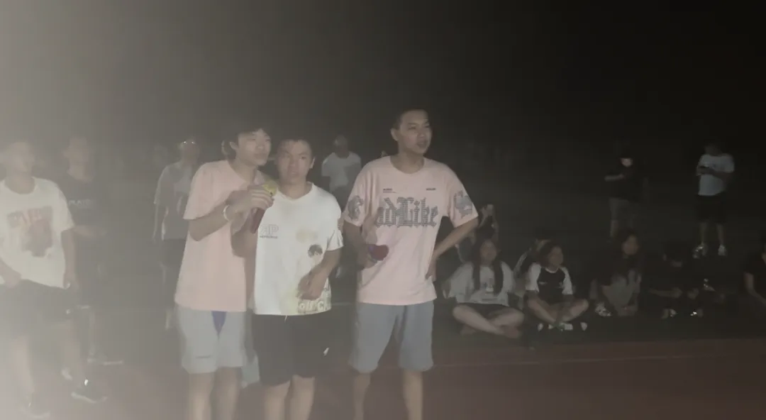 秋風(fēng)送爽，丹桂飄香——咸寧振寧技工學(xué)校全體師生歡聚一堂，參加慶祝教師節(jié)暨迎中秋感恩的心主題活動(dòng)。(圖20)